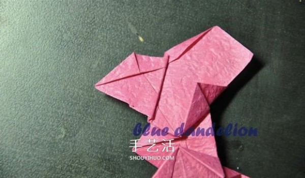 Illustrations of how to fold a romantic butterfly heart, step-by-step pictures of origami butterfly hearts