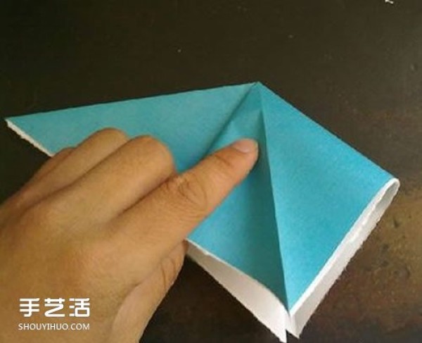 Origami carnation step by step illustration, the folding method of carnation is simple and easy to learn