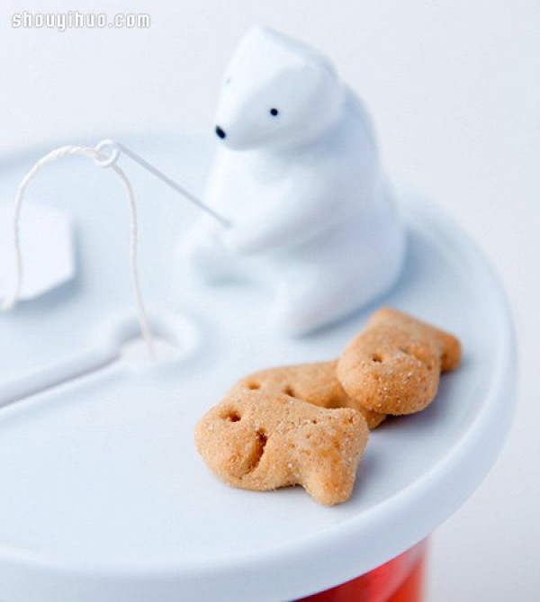 The lid design of the polar bear fishing tea bag easily solves the minor troubles of making tea