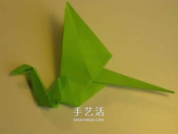 Step-by-step diagrams of hand-made origami pterosaurs. Illustrated process of folding pterosaurs