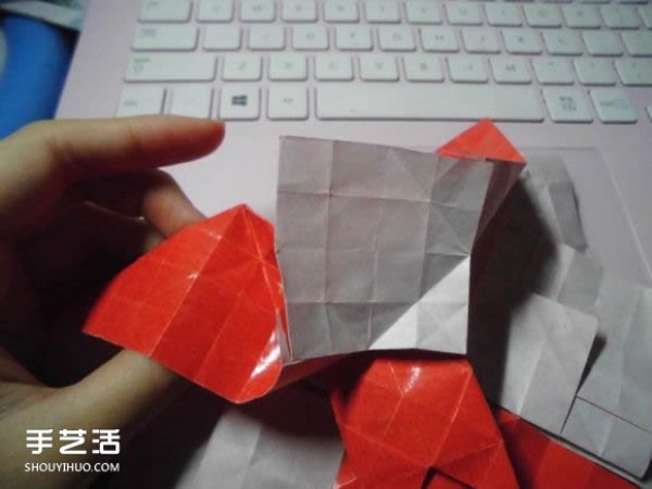 Kissing Fish Origami Illustrations: The Process of Folding Super Complex Hearts