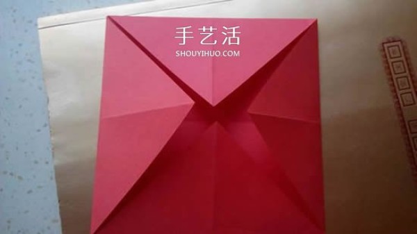 Childrens simple origami box tutorial: Illustration of the folding method of a tripod-shaped paper box