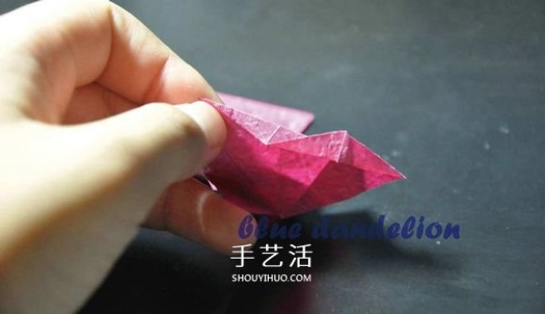 Illustrations of how to fold a romantic butterfly heart, step-by-step pictures of origami butterfly hearts