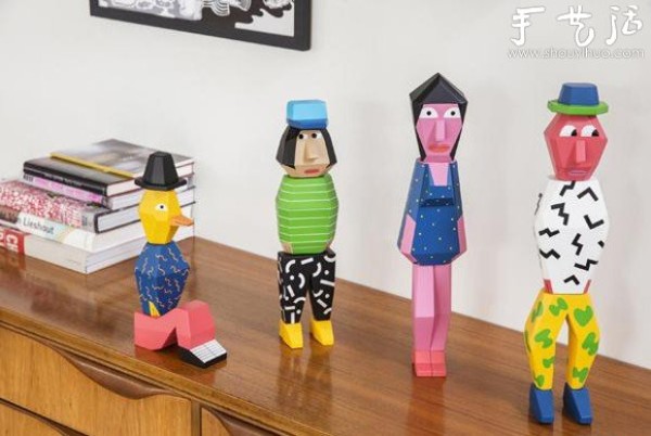 Wooden dolls that can be combined at will