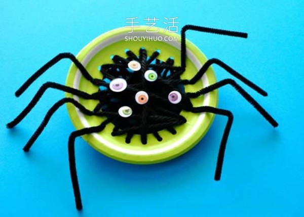 Tutorial on how to make Halloween mutant spiders on paper plates