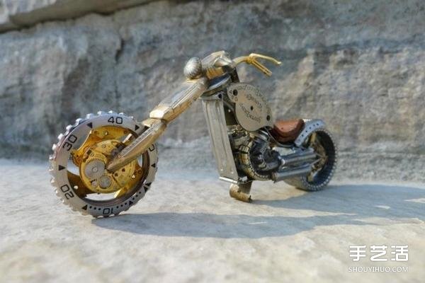 Pictures of handmade works of old watches transformed into motorcycle models