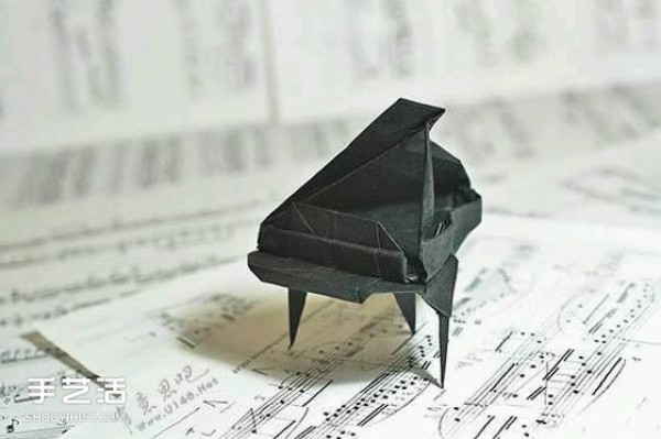 Origami diagram of a grand piano and how to fold a three-dimensional grand piano step by step