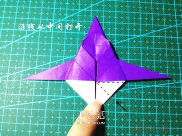 Illustration of how to fold a three-dimensional car, how to fold a hand-made origami car