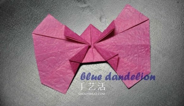 Illustrations of how to fold a romantic butterfly heart, step-by-step pictures of origami butterfly hearts