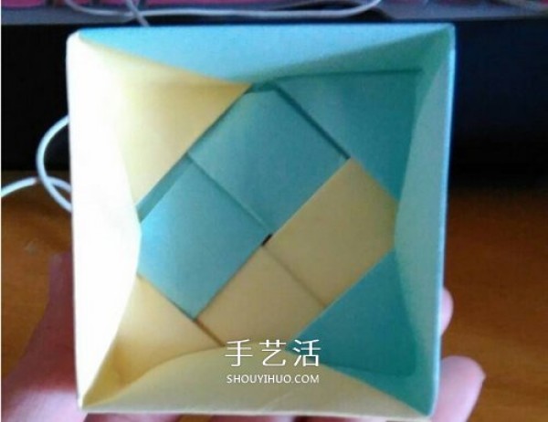 How to fold a windmill box, illustrated tutorial on how to fold a square windmill gift box