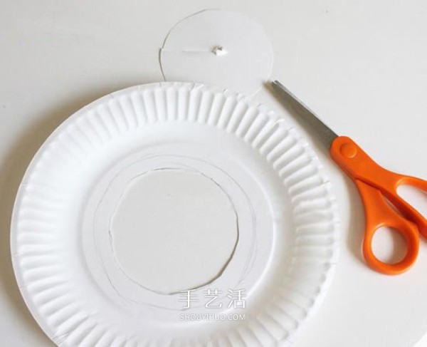 How to use cake plate waste to make a Halloween witch hat by hand