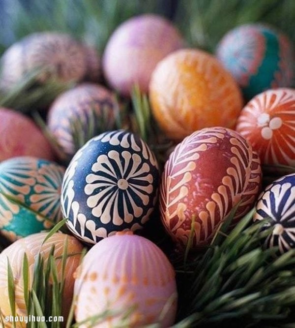 Beautiful hand-painted and carved DIY handmade art of egg shells