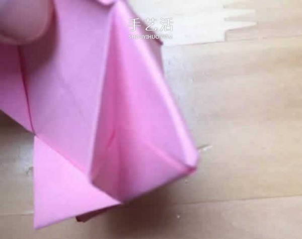 How to fold a spinning paper top with a simple flower-shaped top origami tutorial