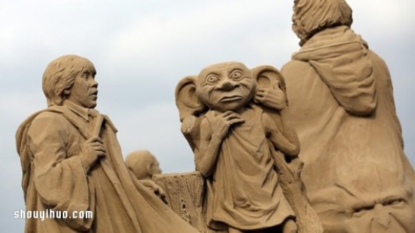 Hollywood movie themed sand sculptures to feel the artistic charm of sand