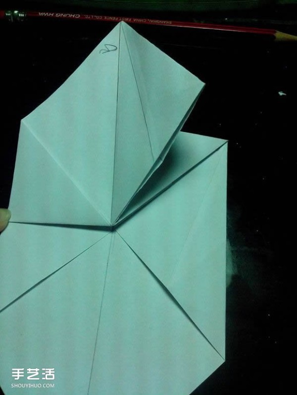 Illustration of a beautiful hand-made origami box, with paperCrane packaging box folding method