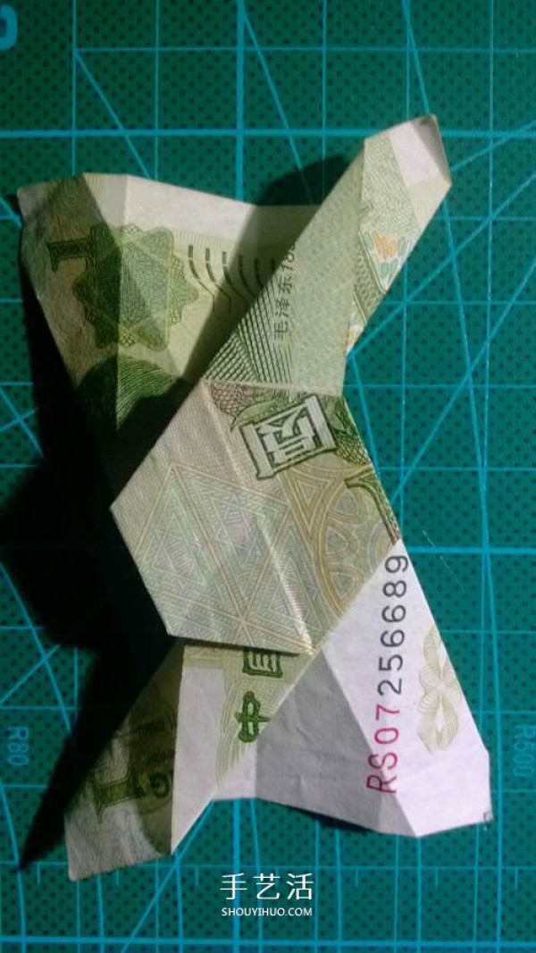 Illustration of the folding method of the hexagonal badge, origami hexagonal badge with one yuan bill