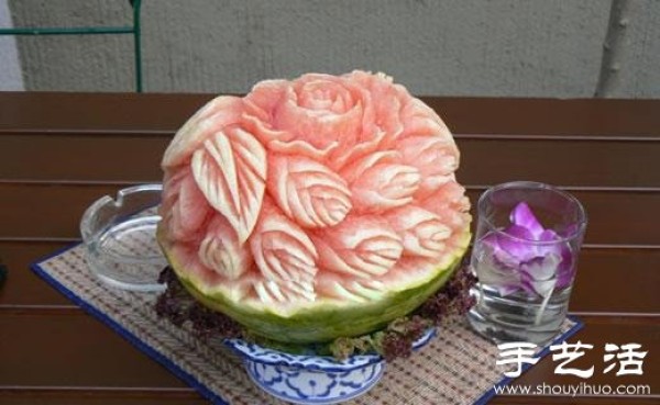 Exquisite peony watermelon carvings