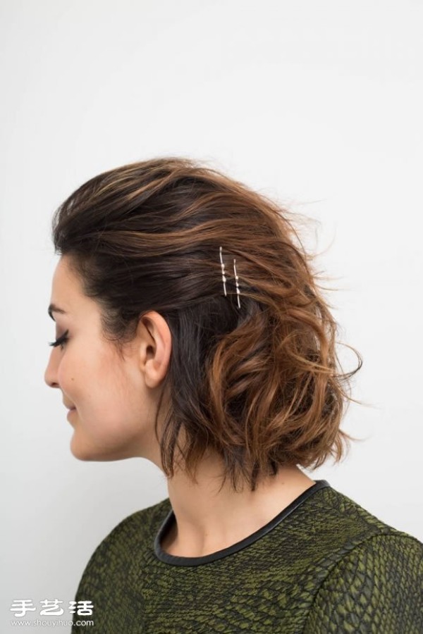 Hairpins can also create new tricks and 15 pretty hairstyles can be easily completed