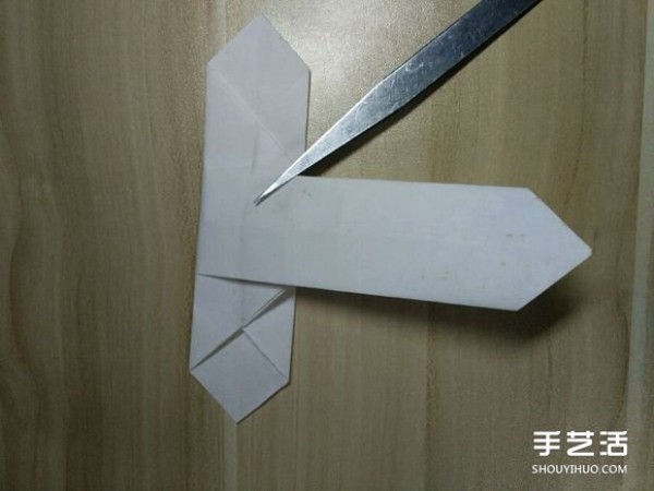 Flying origami heart with steps to fold a heart-shaped with wings