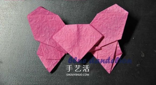 Illustrations of how to fold a romantic butterfly heart, step-by-step pictures of origami butterfly hearts