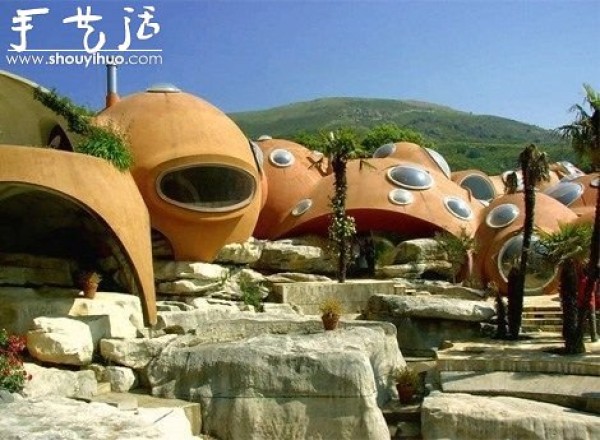 The 18 Weirdest Homes in the World