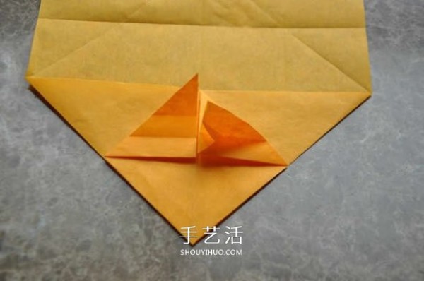 Steps to make origami big yellow duck, illustrations of how to fold a yellow duck