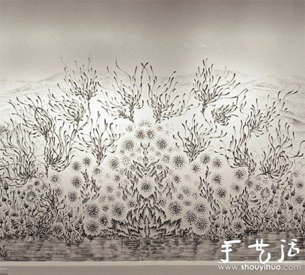 Landscape painting created by DIY after sticking charcoal powder on fingers