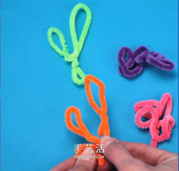 Use small-scale DIY items to make small-scale DIY decorations for the underwater world from waste plate waste