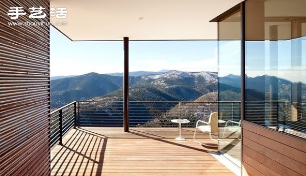 The rocky valley villa in the western United States enjoys the feeling of being covered by the blue sky