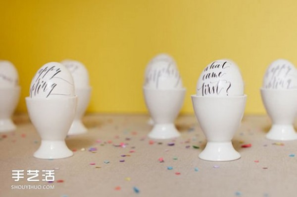 Use watercolor painting and tattoo stickers to DIY beautiful egg decorations