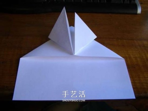 Fly faster and further! Illustration of the origami method of a simple paper airplane