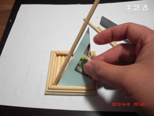 A detailed illustrated tutorial on making a model of the Eiffel Tower using chopsticks and bamboo skewers