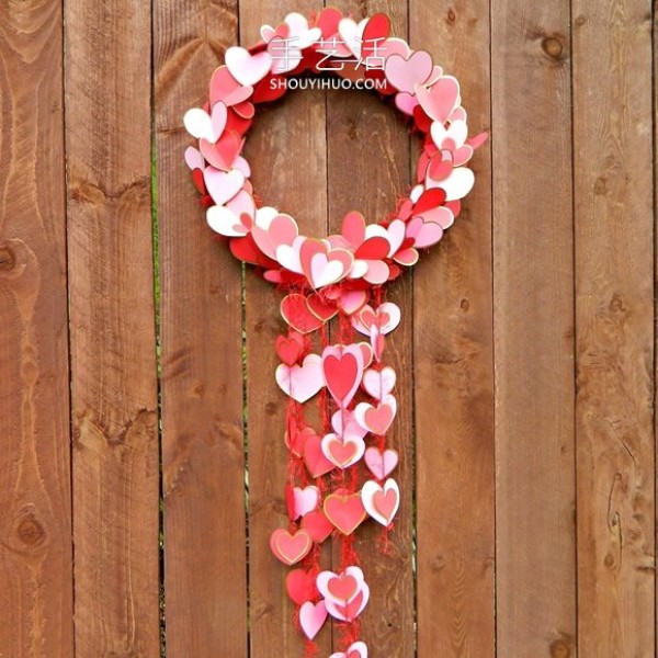 Illustrated tutorial on how to decorate a simple homemade Valentines Day wreath