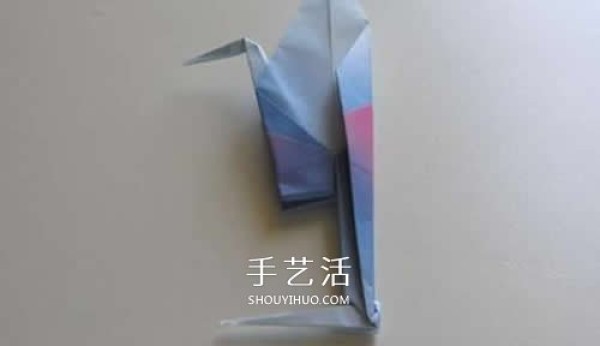 Origami cranes can be easily folded into three-dimensional red-crowned cranes with small modifications