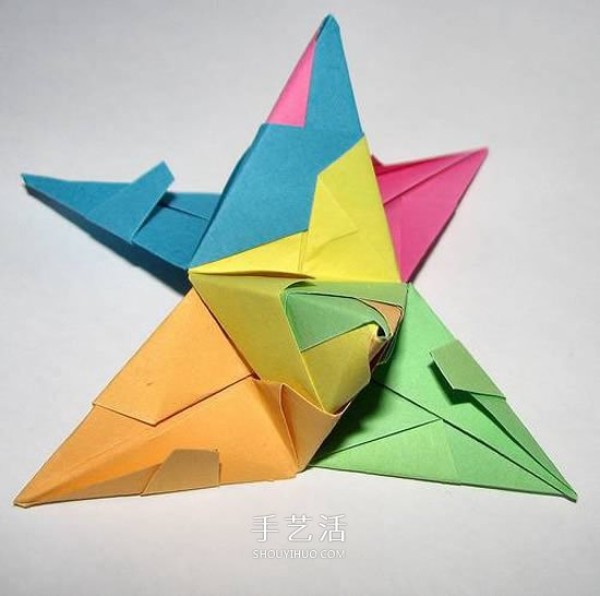 Illustrations of how to fold three-dimensional stars, step-by-step pictures of origami star bouquets