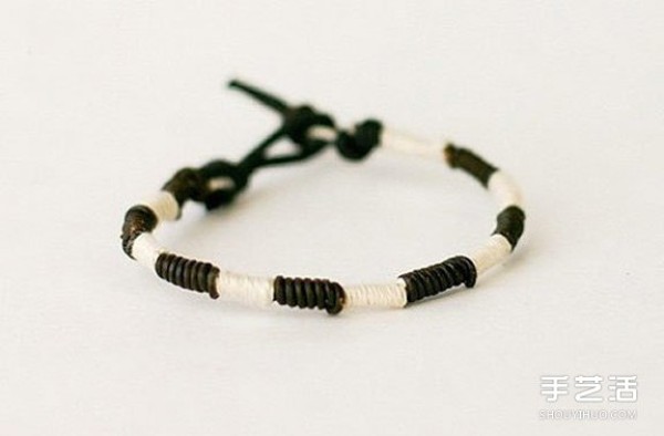 Illustrations of the braiding methods of mens bracelets, DIY simple black and white boys