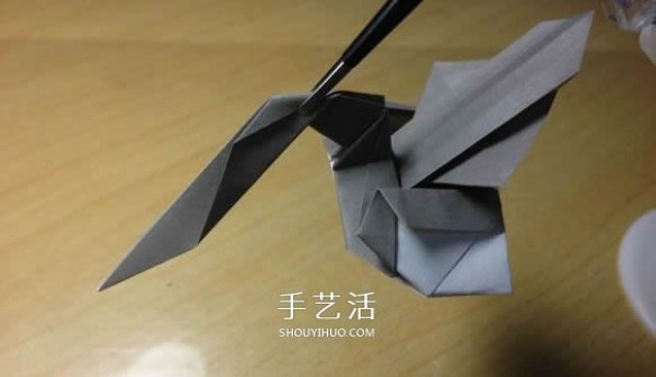 The origami method of an excavator illustrates the folding process of a manual excavator