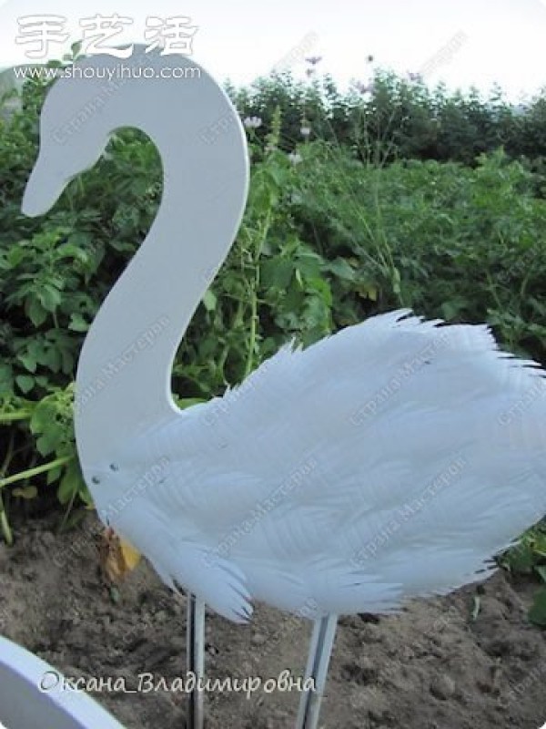 Use milk bottle waste to make DIY handmade toy swans