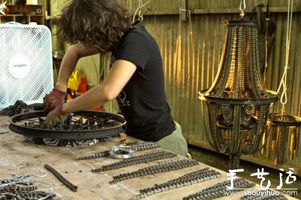 DIY chandelier for old car chains and wheels