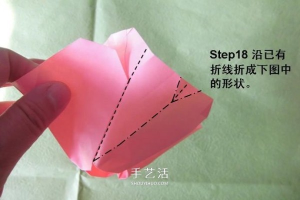 How to fold a wine glass rose and illustrate the process of handmade origami wine glass roses