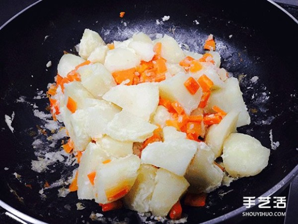  DIY Potato Christmas Tree Salad to make the Christmas dinner more exciting