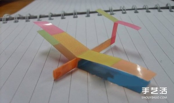 Ultra-long glider folding method and simple sticky paper glider production