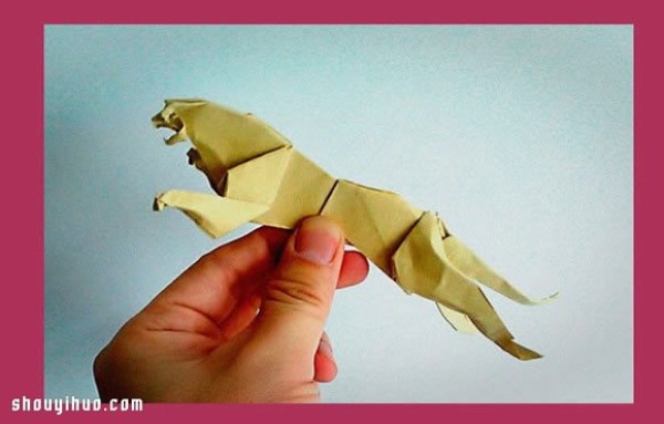 A tutorial on how to fold a leopard in a running posture, an illustrated step-by-step tutorial on origami cheetah