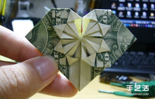 Illustration of the origami method of folding a dollar heart into a dollar bill