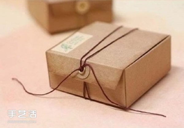 Commonly used gift packaging boxes are folded with illustrations and unfolded diagrams