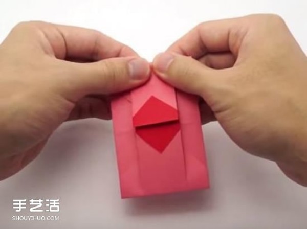 Pictures of how to fold an envelope with a heart and a heart-shaped stationery and illustrations of how to fold a love letter