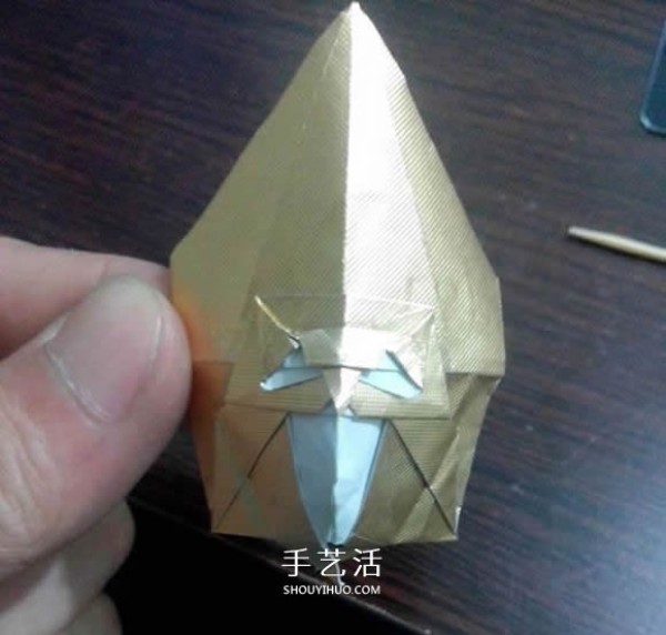 Using cigarette box paper waste and making origami three-dimensional owl illustration step-by-step