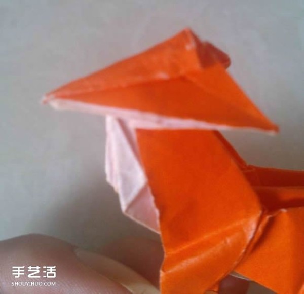 How to make a three-dimensional origami fox, a handmade fox with an origami method of the illustration