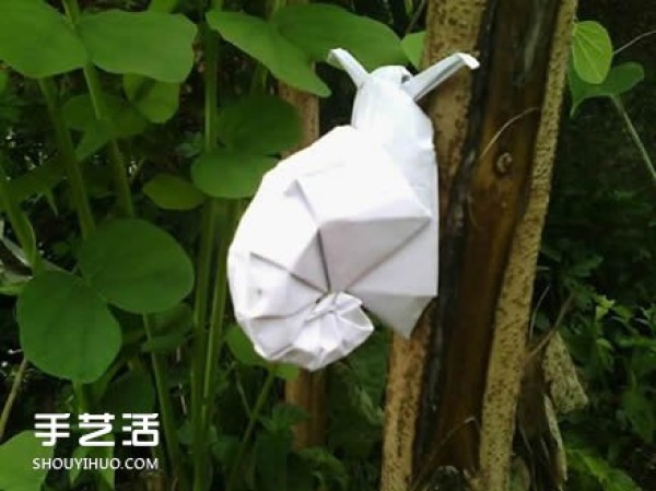 Three-dimensional snail folding tutorial, hand-made origami three-dimensional snail illustration