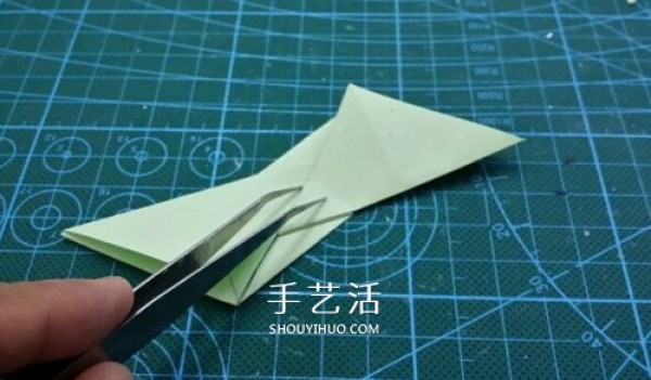 How to make an origami star flower ball, a diagram of how to fold a three-dimensional star that emits light